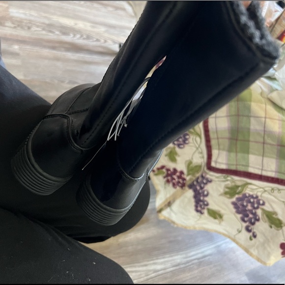 boots - Picture 2 of 5